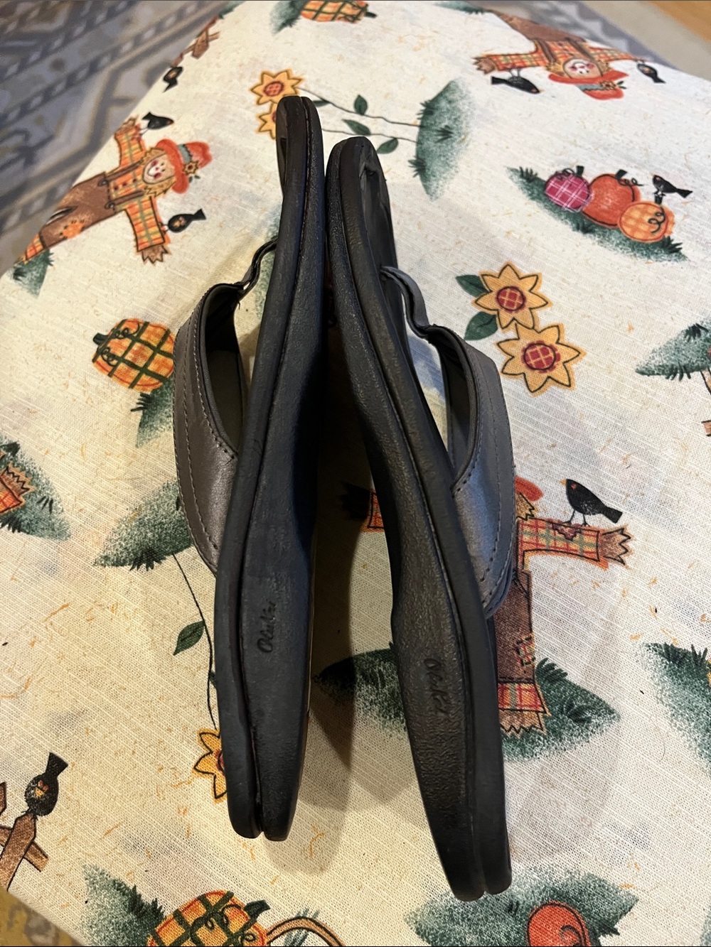 OluKai Womens Pewter Leather Flip Flop Sandals - Picture 3 of 8